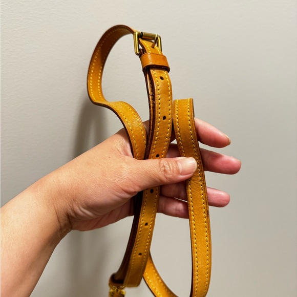 LV vachetta adjustable strap - Picture 4 of 4